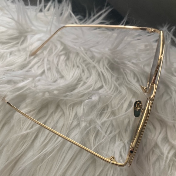 LAST PAIR! Rose Gold Cat eye Sunglasses - Picture 4 of 8